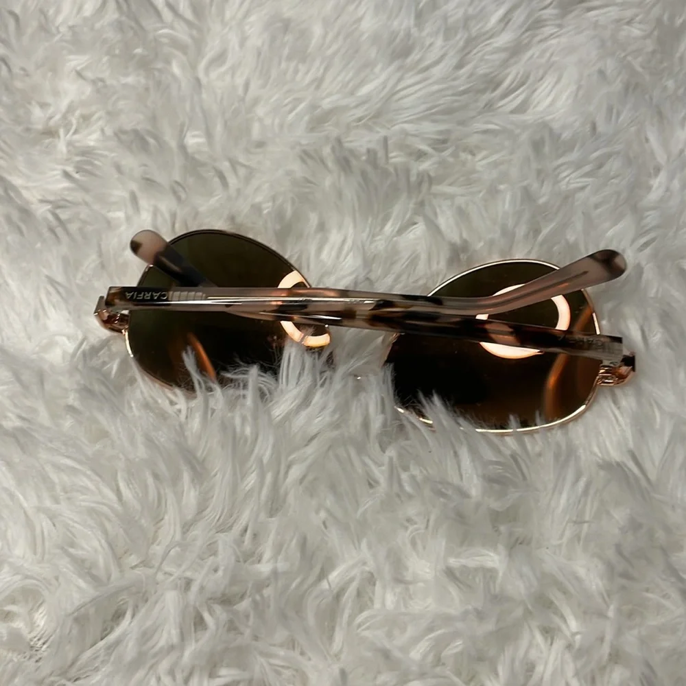 Stylish Gold Aviator Sunglasses - Picture 2 of 5